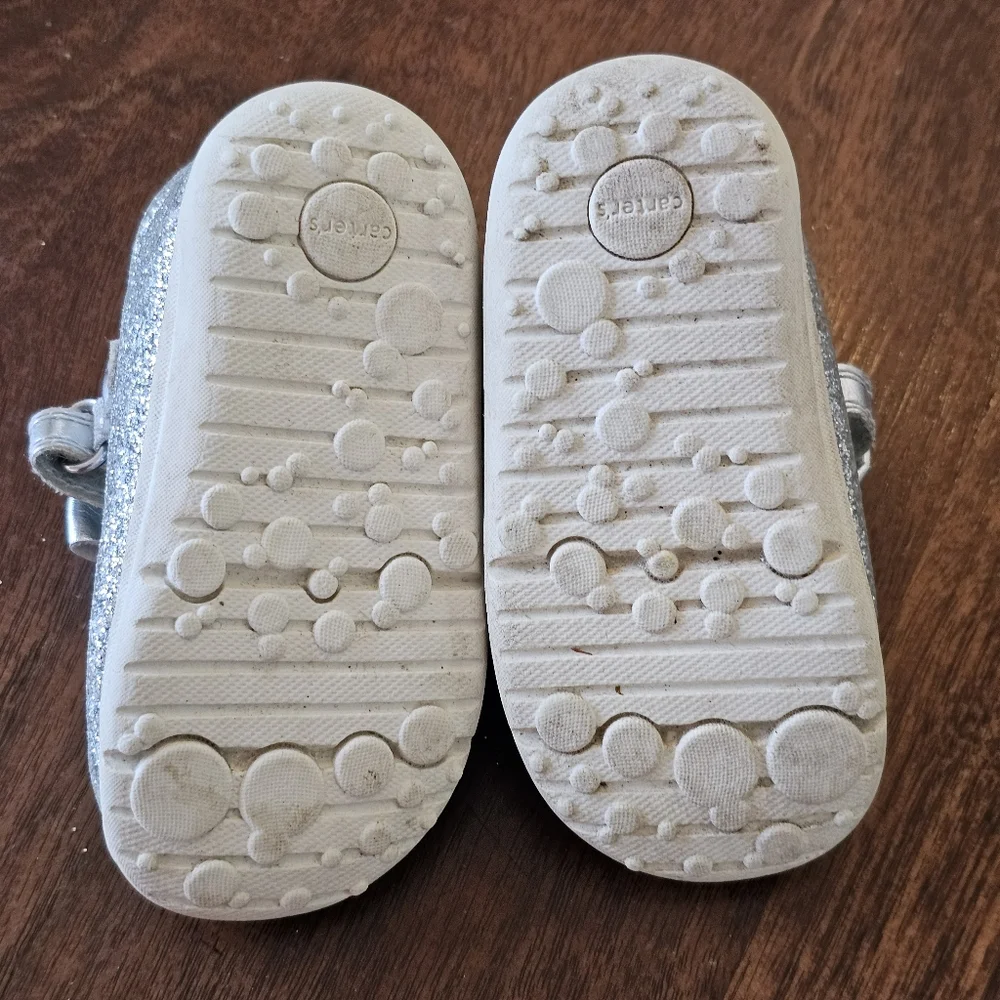 Baby Carters Sparkley Bow Strap Shoes Size 4 for baby